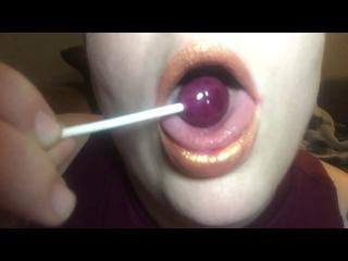 Видео: ASMR сосет чупа чупс мечтая о мужском члене